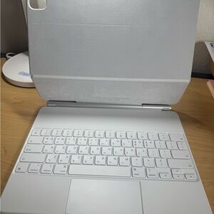 Apple ipad pro keyboard case